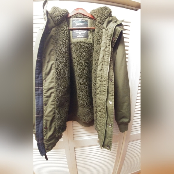 Women's Green Hooded Woods Winter Jacket - Picture 6 of 8